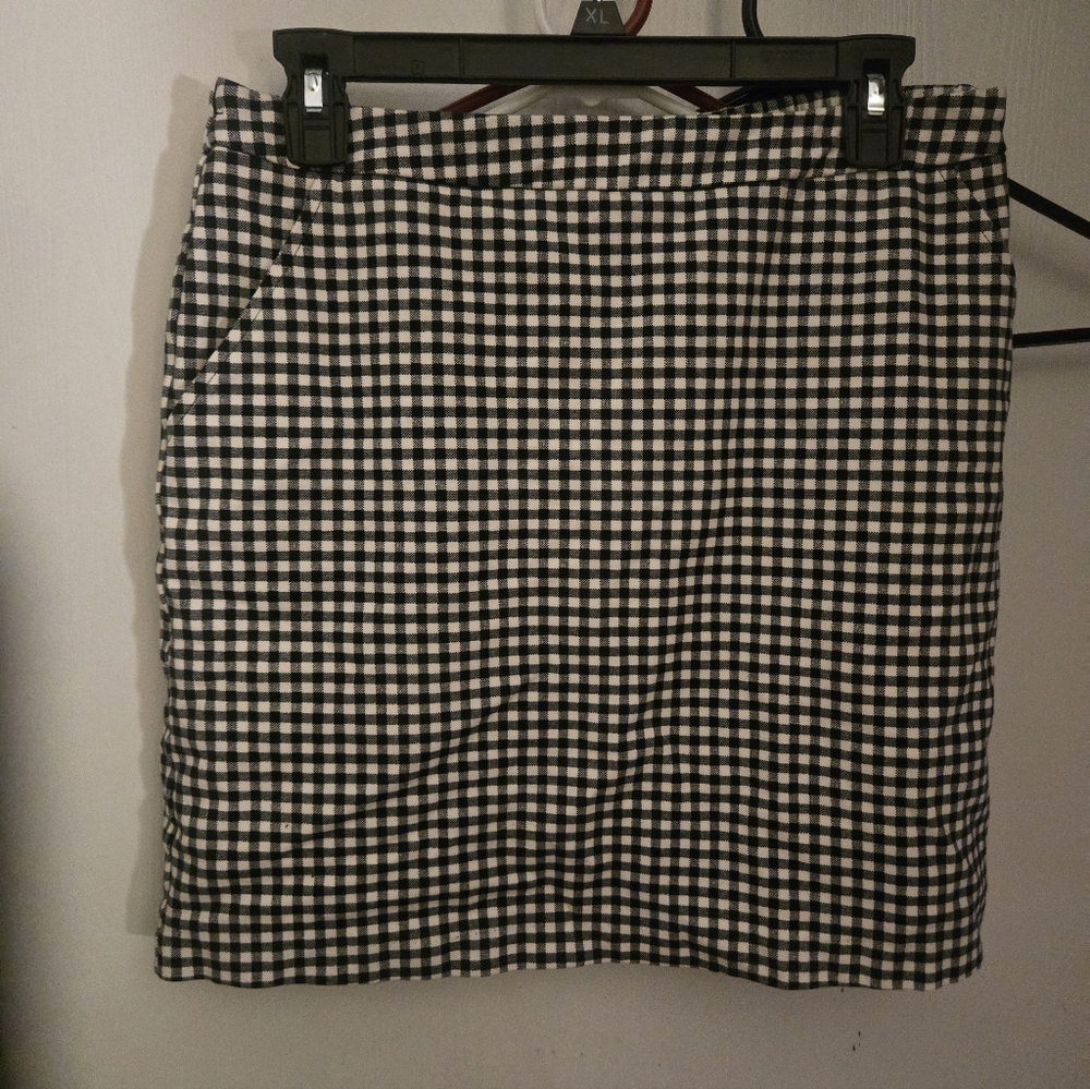 Classic Black and White Checkered Skirt By Skies Are Blue Size Large